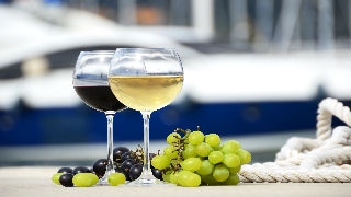 https://expediawineclubcruises.com/wp-content/uploads/2013/09/wine-cruises-glasses.jpg